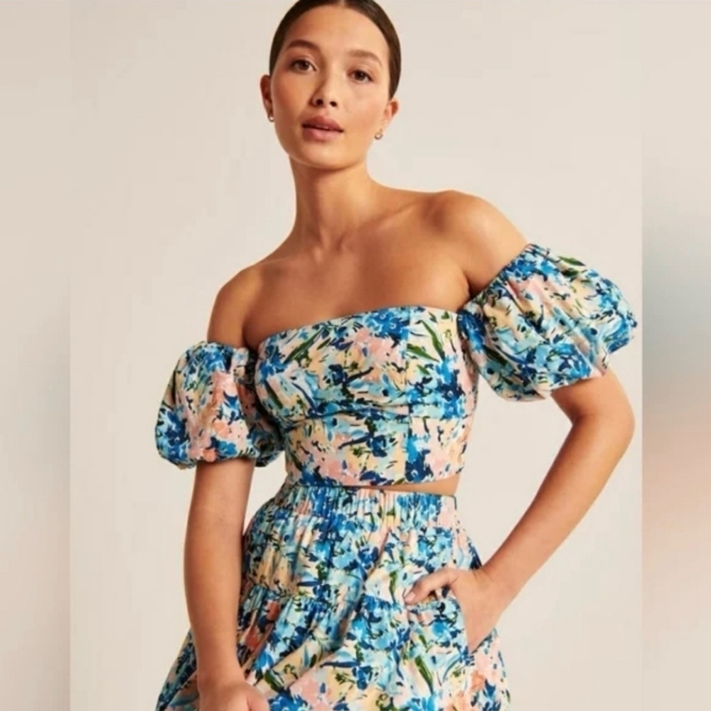 Abercrombie & Fitch Poplin Blue Floral Puff Sleeve Crop Top